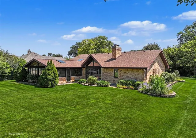 Photo 3 of Single family home for sale at 254 Wood Glen Ln, Oak Brook, IL 60523 | MLS# 12758543 | Listing updated on 2026-10-13