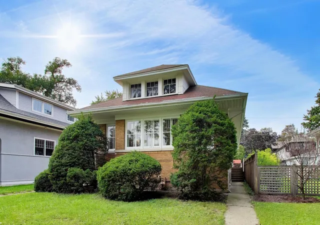 Photo 3 of Single family home for sale at 3720 N Springfield Ave, Chicago, IL 60618 | MLS# 12758545 | Listing updated on 2026-09-28