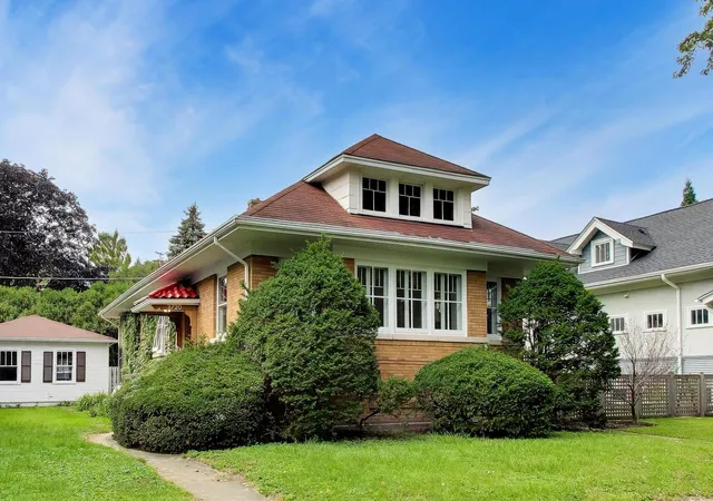 Photo 2 of Single family home for sale at 3720 N Springfield Ave, Chicago, IL 60618 | MLS# 12758545 | Listing updated on 2026-09-28