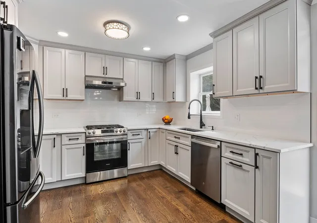Photo 4 of Single family home for sale at 718 Raintree Dr, Naperville, IL 60540 | MLS# 12758547 | Listing updated on 2026-09-22