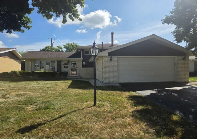 Photo 1 of Single family home for sale at 10715 S Nordica Ave, Worth, IL 60482 | MLS# 12758548 | Listing updated on 2026-09-15