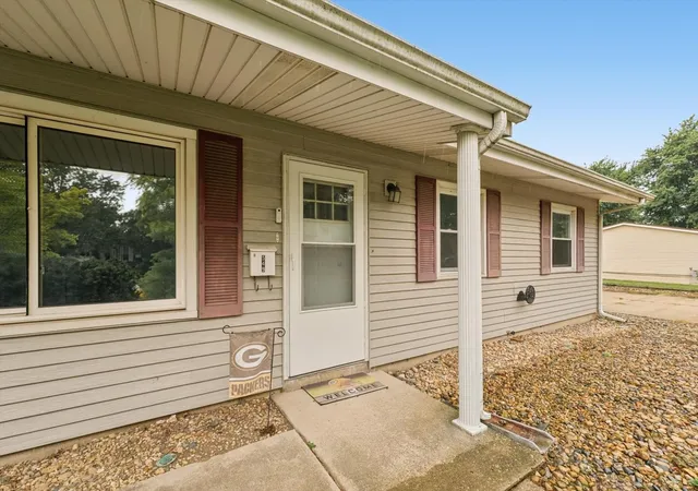 Photo 3 of Single family home for sale at 549 S Hinkley St, Bement, IL 61813 | MLS# 12758560 | Listing updated on 2026-09-14