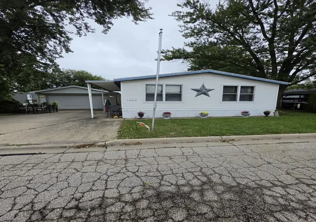 Manufactured home for sale at 1306 13th Street, Bloomington, IL 61704 | MLS# 12758572