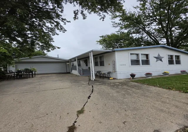 Photo 2 of Manufactured home for sale at 1306 13th Street, Bloomington, IL 61704 | MLS# 12758572 | Listing updated on 2026-10-05