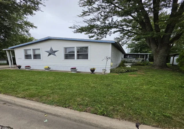 Photo 3 of Manufactured home for sale at 1306 13th Street, Bloomington, IL 61704 | MLS# 12758572 | Listing updated on 2026-10-05