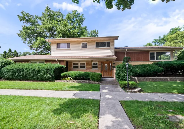 Photo 1 of Single family home for sale at 600 Florence Dr, Park Ridge, IL 60068 | MLS# 12758573 | Listing updated on 2026-09-14