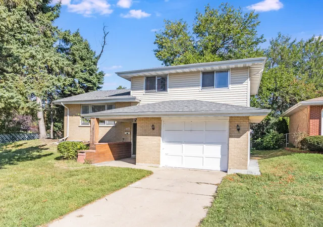 Photo 1 of Single family home for sale at 6606 102nd Place, Chicago Ridge, IL 60415 | MLS# 12758574 | Listing updated on 2026-09-27