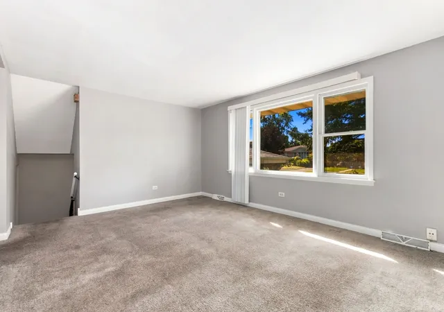 Photo 3 of Single family home for sale at 6606 102nd Place, Chicago Ridge, IL 60415 | MLS# 12758574 | Listing updated on 2026-09-27