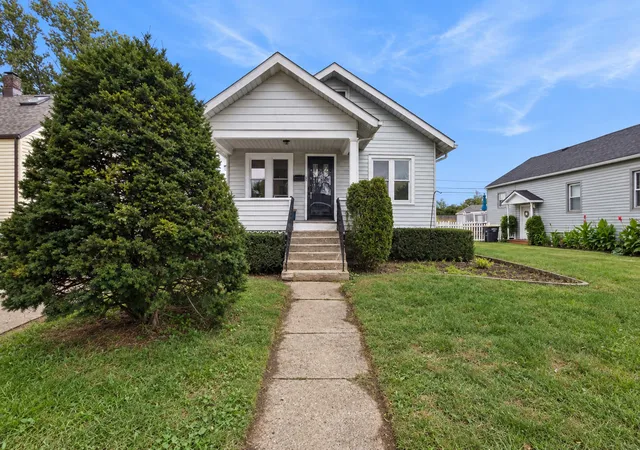 Photo 2 of Single family home for sale at 3347 Washington St, Lansing, IL 60438 | MLS# 12758584 | Listing updated on 2026-09-29