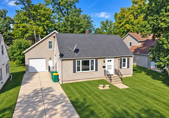 Photo 1 of Single family home for sale at 2113 Fields Pl, Ottawa, IL 61350 | MLS# 12758588 | Listing updated on 2026-09-14