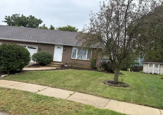 Photo 2 of Multi family home for sale at 17 Pine Ct, South Elgin, IL 60177 | MLS# 12758601 | Listing updated on 2026-10-20