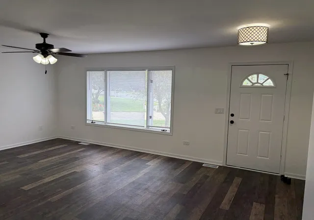 Photo 4 of House for sale at 17 Pine Ct, South Elgin, IL 60177 | MLS# 12758601 | Listing updated on 2026-10-20