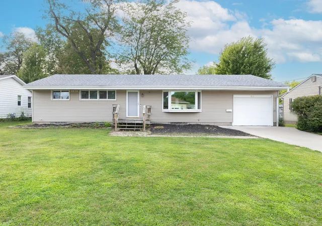 Photo 1 of Sale Pending at 533 N Florence St, Geneseo, IL 61254 | MLS# 12758607 | Listing updated on 2026-09-16