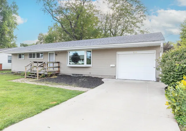 Photo 2 of Sale Pending at 533 N Florence St, Geneseo, IL 61254 | MLS# 12758607 | Listing updated on 2026-09-16
