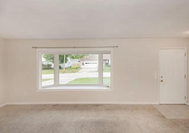 Photo 3 of Sale Pending at 533 N Florence St, Geneseo, IL 61254 | MLS# 12758607 | Listing updated on 2026-09-16