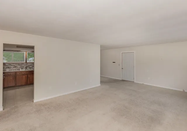 Photo 3 of Sale Pending at 533 N Florence St, Geneseo, IL 61254 | MLS# 12758607 | Listing updated on 2026-09-16