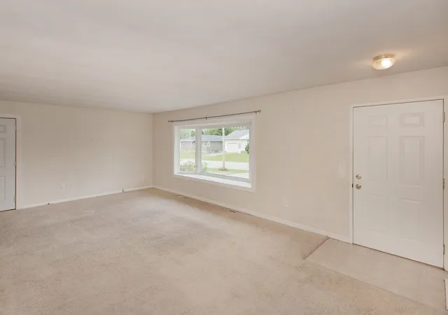 Photo 4 of Sale Pending at 533 N Florence St, Geneseo, IL 61254 | MLS# 12758607 | Listing updated on 2026-09-16