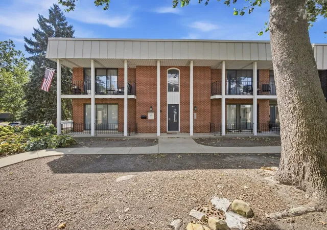 Photo 1 of Condo for sale at 9812 S Karlov Ave #4D, Oak Lawn, IL 60453 | MLS# 12758612 | Listing updated on 2026-09-22
