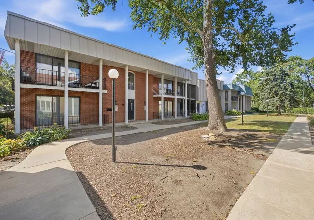 Photo 2 of Condo for sale at 9812 S Karlov Ave #4D, Oak Lawn, IL 60453 | MLS# 12758612 | Listing updated on 2026-09-22