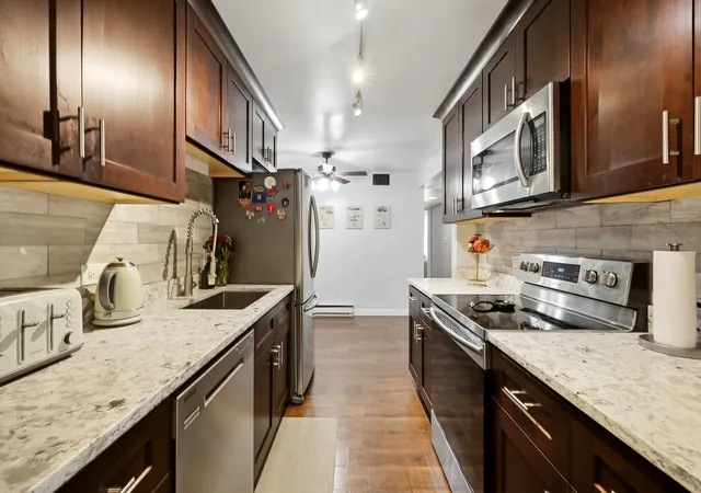Listing Photo 4 - Condo for sale in building located at 9812 S Karlov Ave, Oak Lawn, IL 60453 - Unit #4D