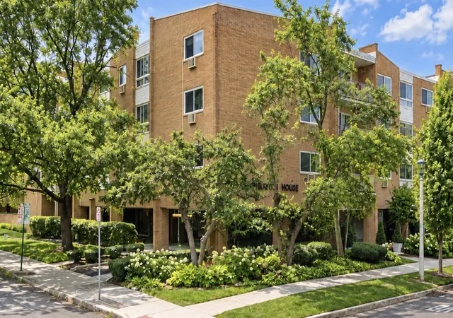 Photo 1 of Condo for sale at 203 N Kenilworth Ave #4F, Oak Park, IL 60302 | MLS# 12758617 | Listing updated on 2026-09-30