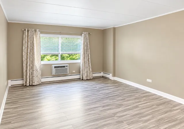 Listing Photo 5 - Condo for sale in building located at 203 N Kenilworth Ave, Oak Park, IL 60302 - Unit #4F