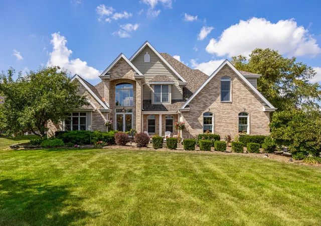 Photo 3 of Single family home for sale at 12110 Pine Ave, Lemont, IL 60439 | MLS# 12758619 | Listing updated on 2026-10-05