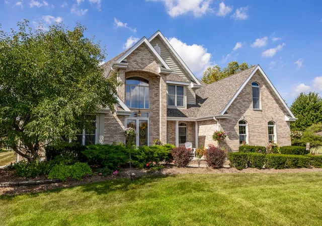 Photo 3 of Single family home for sale at 12110 Pine Ave, Lemont, IL 60439 | MLS# 12758619 | Listing updated on 2026-10-05