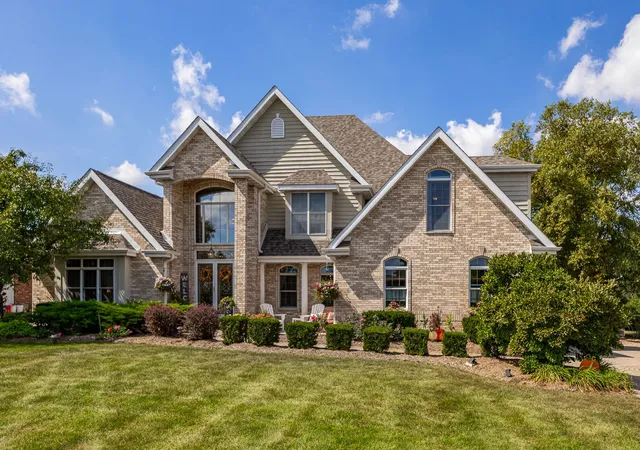 Photo 4 of Single family home for sale at 12110 Pine Ave, Lemont, IL 60439 | MLS# 12758619 | Listing updated on 2026-10-05