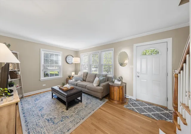 Photo 2 of Single family home for sale at 127 Hiawatha Dr, Clarendon Hills, IL 60514 | MLS# 12758620 | Listing updated on 2026-09-24