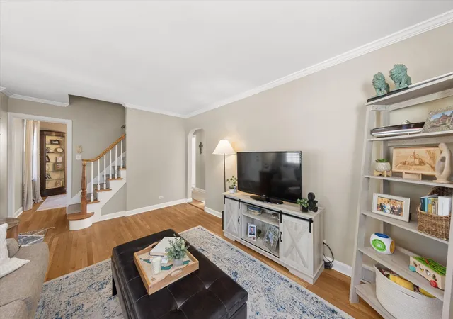 Photo 3 of Single family home for sale at 127 Hiawatha Dr, Clarendon Hills, IL 60514 | MLS# 12758620 | Listing updated on 2026-09-24