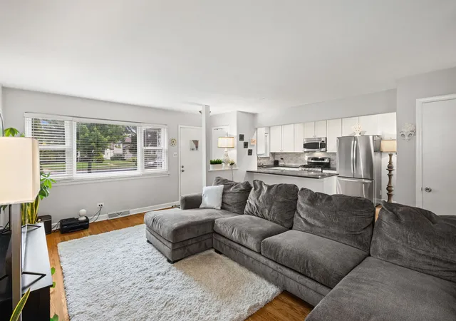 Photo 3 of Sale Pending at 274 N Highview Ave, Elmhurst, IL 60126 | MLS# 12758636 | Listing updated on 2026-09-19