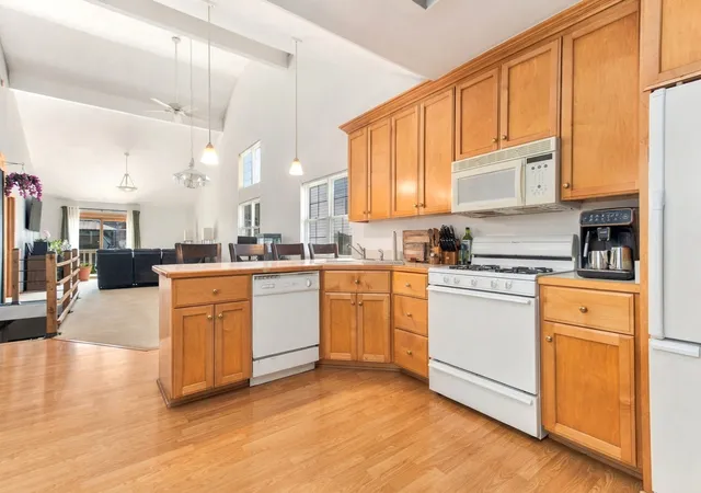 Photo 3 of House for sale at 4326 River Glen Dr, Joliet, IL 60431 | MLS# 12758641 | Listing updated on 2026-09-21