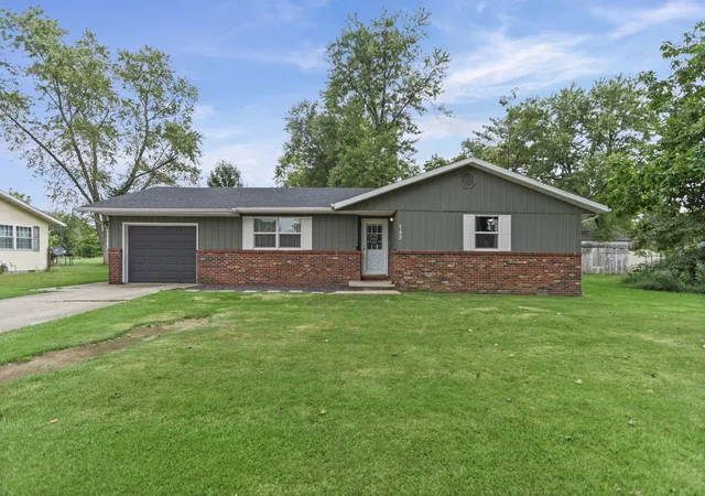 Photo 2 of Single family home for sale at 742 N Reel Ave, Salem, IL 62881 | MLS# 12758644 | Listing updated on 2026-10-10
