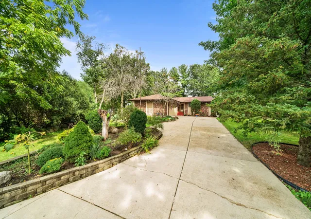 Photo 2 of Single family home for sale at 7173 Lakecrest Ct, Caledonia, IL 61011 | MLS# 12758651 | Listing updated on 2026-09-23