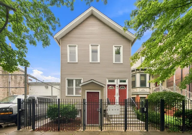 Photo 2 of Sale Pending at 3208 N Seminary Ave, Chicago, IL 60657 | MLS# 12758652 | Listing updated on 2026-10-01