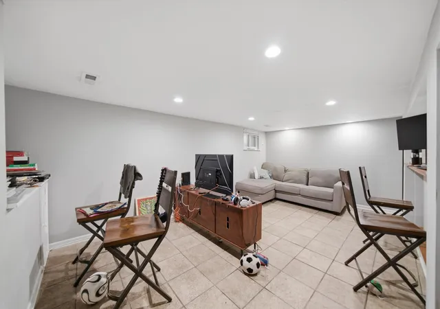 Photo 4 of Sale Pending at 3208 N Seminary Ave, Chicago, IL 60657 | MLS# 12758652 | Listing updated on 2026-10-01