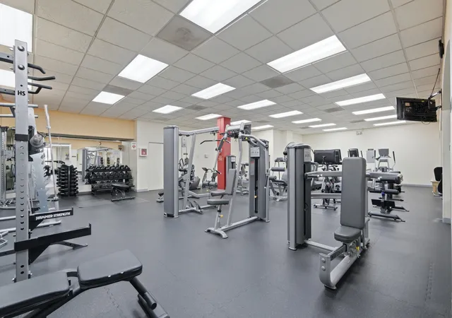 Listing Photo 2 - Condo for sale in building located at 3200 N Lake Shore Dr, Chicago, IL 60657 - Unit #2102