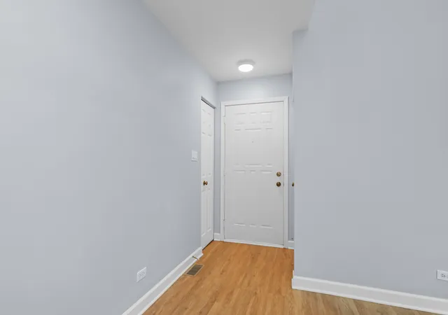Photo 2 of Townhouse for sale at 4 S Stonington Dr, Palatine, IL 60074 | MLS# 12758670 | Listing updated on 2026-09-20