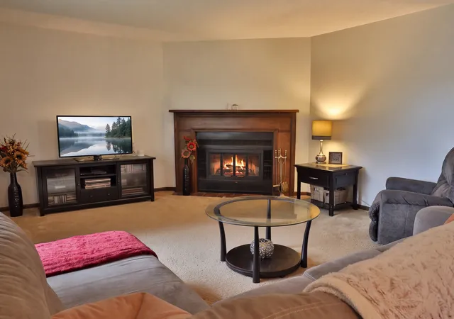 Photo 3 of Single family home for sale at 6607 Oak Ridge Ln, Quincy, IL 62305 | MLS# 12758678 | Listing updated on 2026-10-20