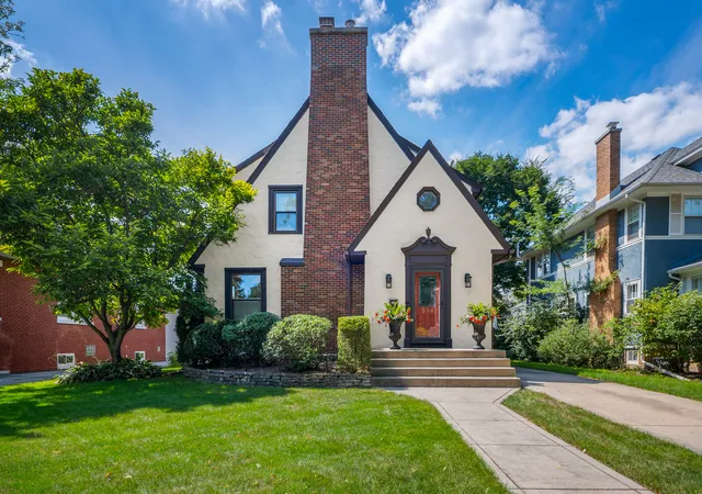 Photo 1 of Single family home for sale at 534 N Stone Ave, La Grange Park, IL 60526 | MLS# 12758694 | Listing updated on 2026-09-30