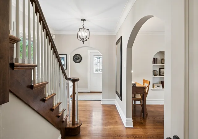 Photo 3 of Single family home for sale at 534 N Stone Ave, La Grange Park, IL 60526 | MLS# 12758694 | Listing updated on 2026-09-30
