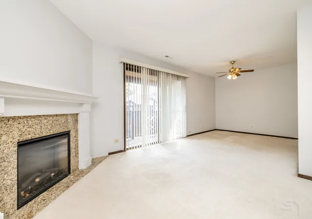 Photo 4 of Condo for sale at 1717 Lakecliffe Dr #C, Wheaton, IL 60189 | MLS# 12758699 | Listing updated on 2026-09-26