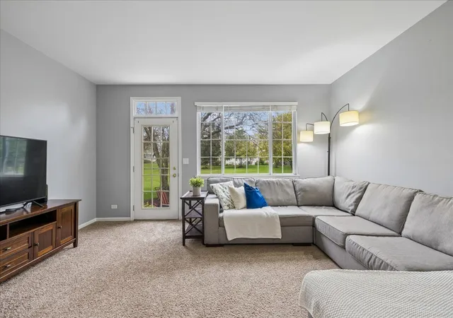 Listing Photo 5 - Condo for sale in building located at 7123 Westwood Dr, Carpentersville, IL 60110 - Unit #7123