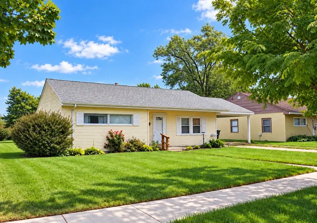 Photo 2 of Single family home for sale at 1110 Douglas Dr, Sterling, IL 61081 | MLS# 12758713 | Listing updated on 2026-09-28