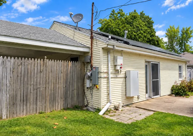 Photo 2 of Single family home for sale at 1110 Douglas Dr, Sterling, IL 61081 | MLS# 12758713 | Listing updated on 2026-09-14