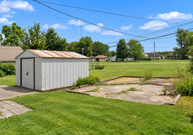 Photo 4 of Single family home for sale at 1110 Douglas Dr, Sterling, IL 61081 | MLS# 12758713 | Listing updated on 2026-09-14