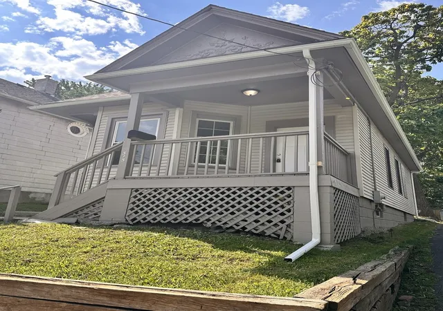 Photo 2 of Single family home for sale at 315 Flagg St, Aurora, IL 60505 | MLS# 12758717 | Listing updated on 2026-09-28