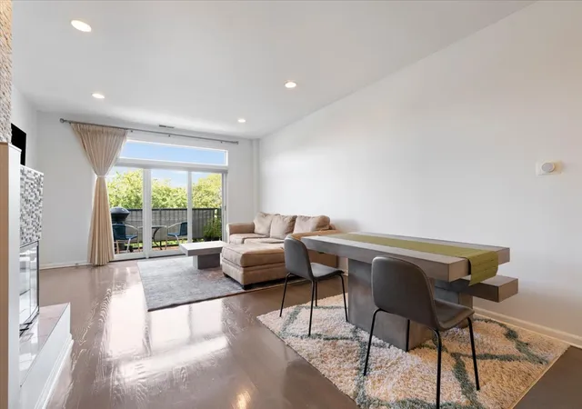 Photo 4 of Condo for sale at 2040 W Belmont Ave #405, Chicago, IL 60618 | MLS# 12758727 | Listing updated on 2026-09-16