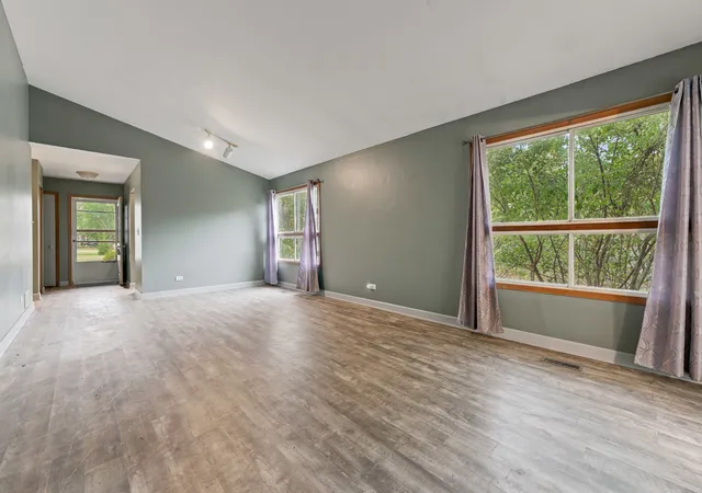 Photo 3 of Single family home for sale at 1132 Evergreen Dr, Carol Stream, IL 60188 | MLS# 12758730 | Listing updated on 2026-09-23